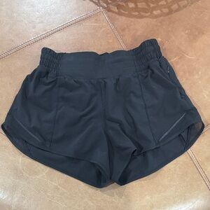 Lululemon hotty hots 2.5” Black Athletic Shorts size 4